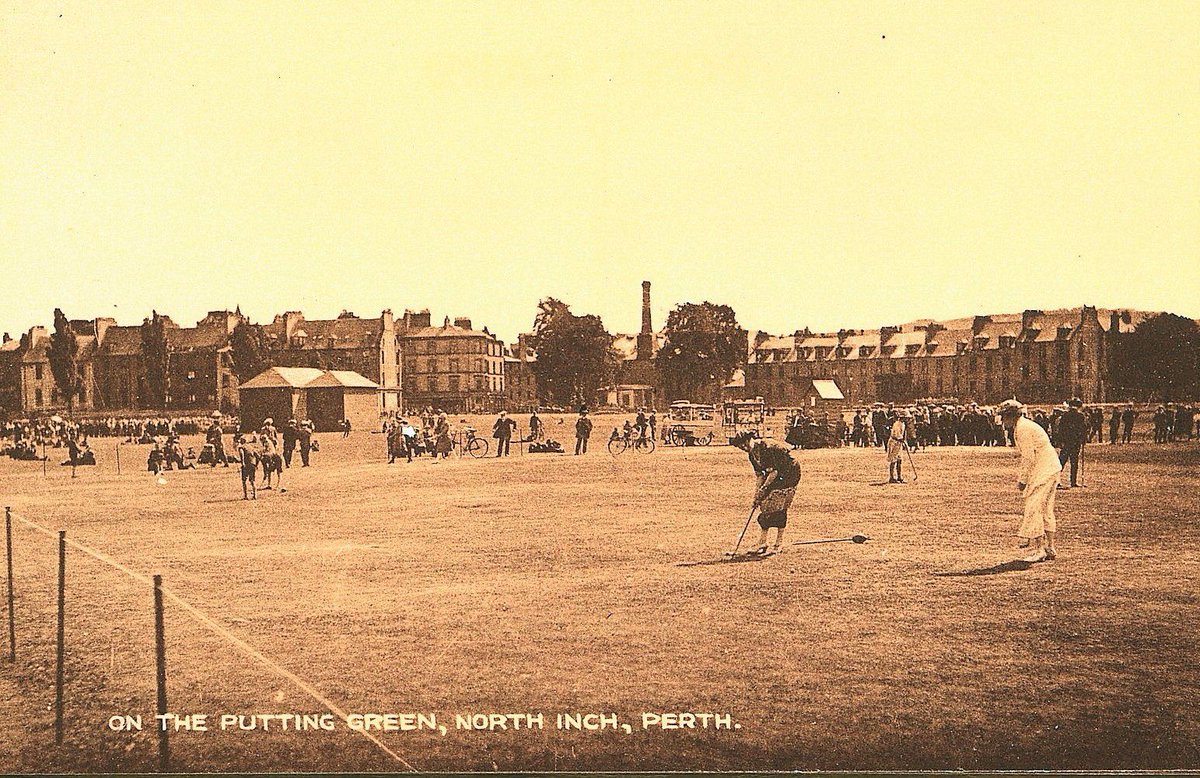 Postcard of the Day: On the putting green, North Inch, Perth' ⛳ No date.

📷 Local &amp; Family History Collection, AK Bell Library

#ExploreYourArchive