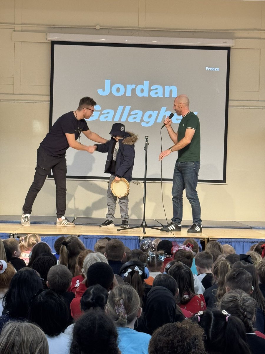 Miss Taylor tweet media