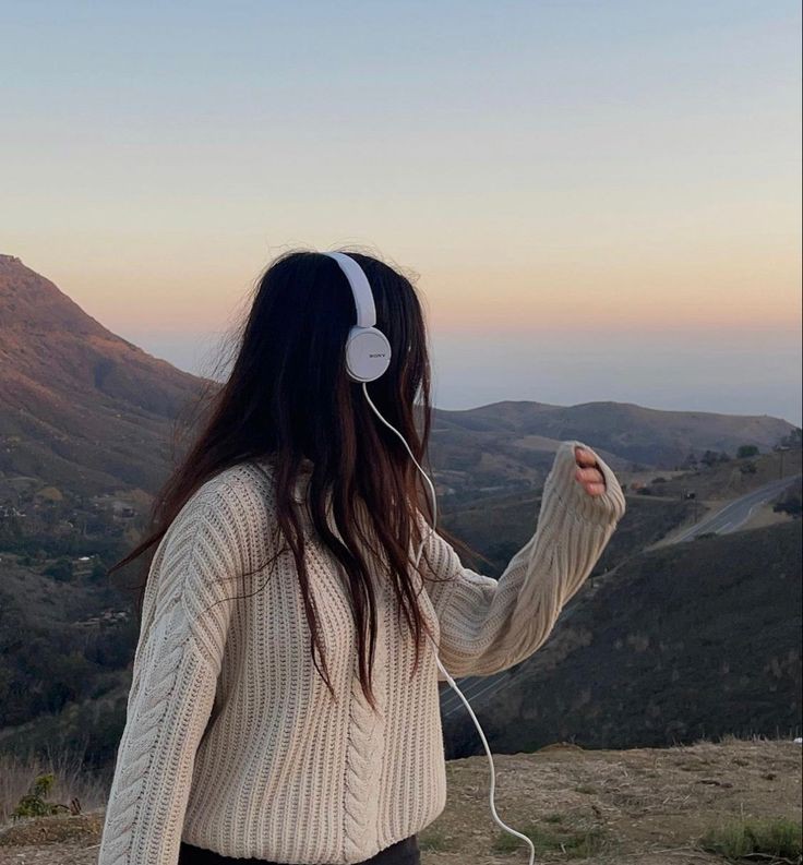 Anshu0686_'s tweet photo. बहुत हिम्मत वाला हूं मगर कभी कभी हार जाता हूं 
कुछ बातें सुनकर और कुछ लहज़े देखकर..!! https://t.co/uQlwquRXlS
