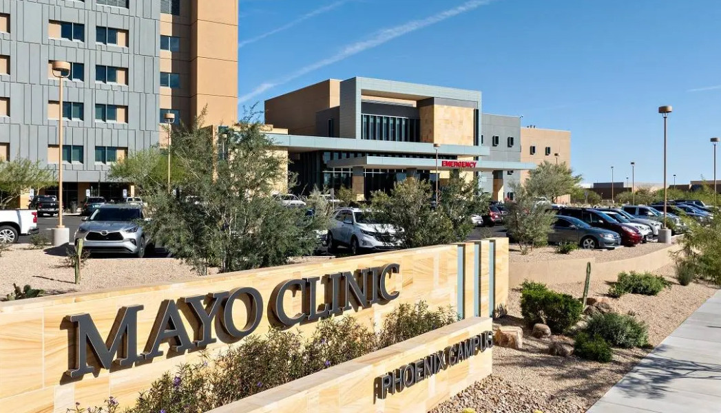 Mayo Clinic Transplant (@mayotransplant) on Twitter photo Mayo Clinic surgeons recently performed 10 organ transplants within 24 hours, setting a record for both the hospital and the state of Arizona. #MayoClinicAZ <a href="/aqel_bashar/">Bashar Aqel</a>
mayocl.in/41J1Vzm Mayo Clinic surgeons recently performed 10 organ transplants within 24 hours, setting a record for both the hospital and the state of Arizona. #MayoClinicAZ <a href="/aqel_bashar/">Bashar Aqel</a>
mayocl.in/41J1Vzm