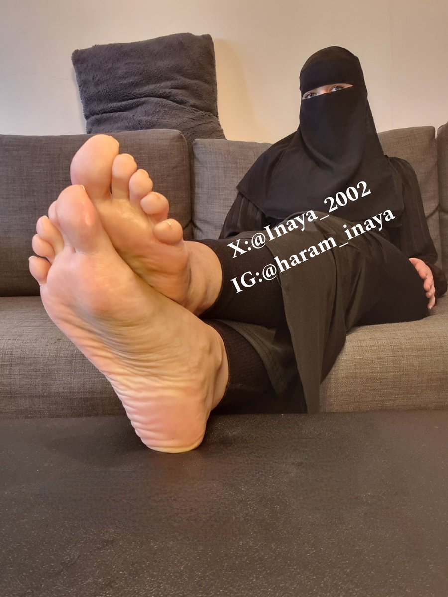 Inaya_2002's tweet photo. Doing wudhu 5 times a day means I need a good #foot care routine, oiling my #feet up regularly keeps them so lush! Check out the video at https://t.co/rKtMIFVJJR, and get really close up 👣
#jummahmubarak #feetworshi̇p #footfetısh #Muslimah #hijabigirls #hijabhot #MuslimGirls https://t.co/iLZp6OFo60
