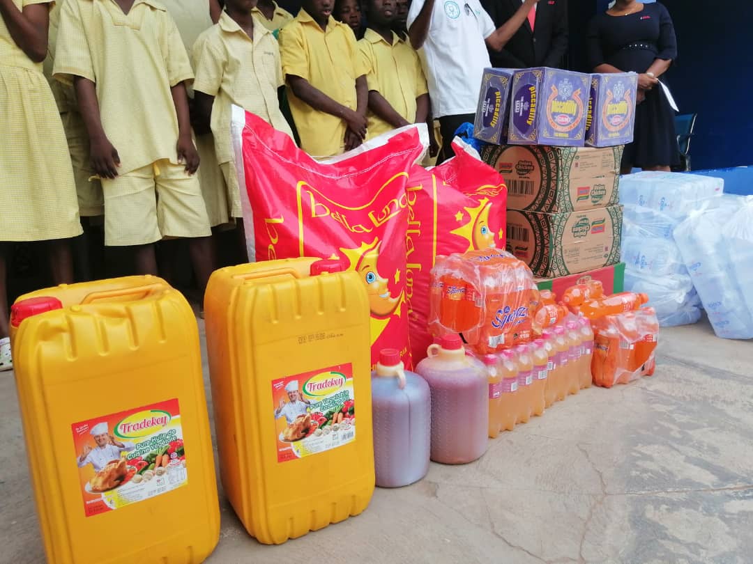 GLICOLife's tweet image. GLICO Life once again brightens the smiles of the students and staff of the Dzorwulu Special School with a generous donation of food items and cash presentation.

#GLICOCares
#GLICOGroup
#seasonsgreetings
#spreadlove