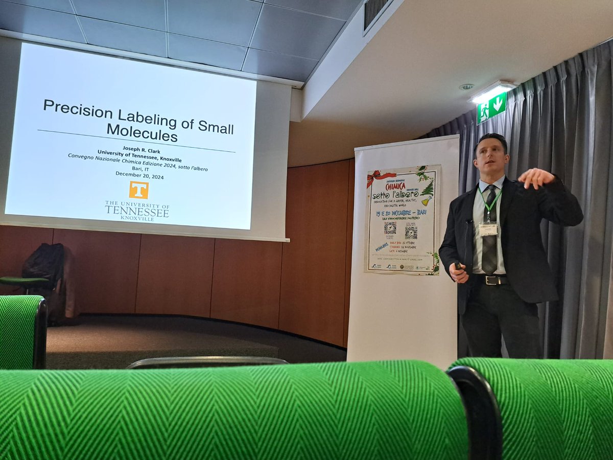 Luisi_Lab's tweet photo. Happy to host @JosephClarkLab in Bari for the annual Christmas lecture🎄👏 Excellent talk on precision labeling. @SocChimIta @unibait https://t.co/i5R5RknzjD