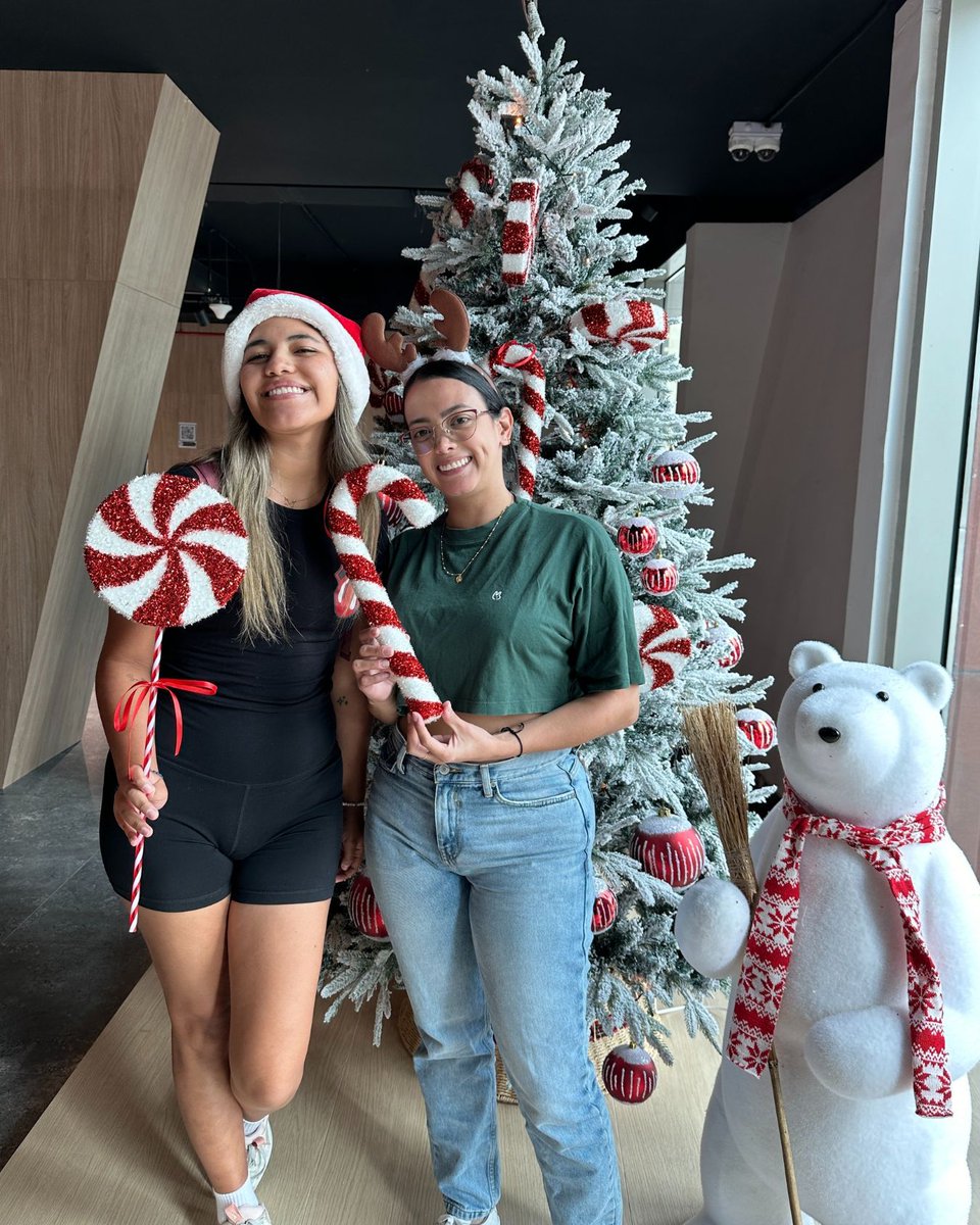 es_world_'s tweet photo. Feeling the Christmas spirit at ES JBR! 🎄✨ Celebrating the season of joy, happiness, and togetherness with festive vibes, sweet treats, and lots of smiles. Wishing everyone a season full of magic and cheer! 

#ESJBR #ChristmasSeason #HolidaySpirit #FestiveFun #ESFamily #ES https://t.co/X4a9LTIdby