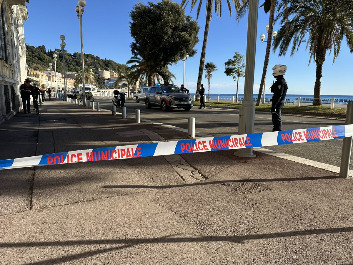 Tribuca's tweet image. Opération déminage en cours sur la Promenade des Anglais en face du restaurant Di Piu en raison de bagages abandonnés.