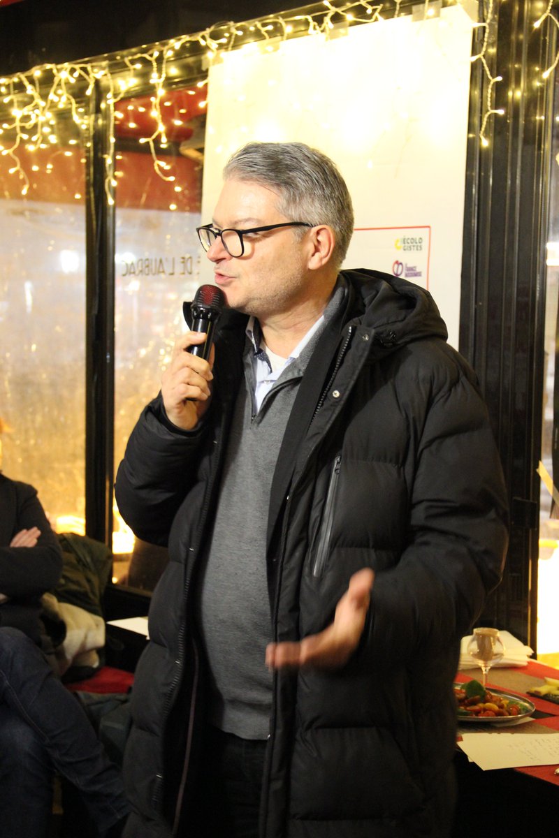 Pauline_RF's tweet photo. J'ajoute quelques photos pour que vous ayez toutes les têtes de l'union  boulonnaise et de ma directrice de campagne qui a du porter la sono  pendant 1h    

Ci-dessous Fred (PCF) Jean Michel (PS) Garance et Malcolm (FI) et Judith  (la cheffe). https://t.co/GMI1kQ5uJq