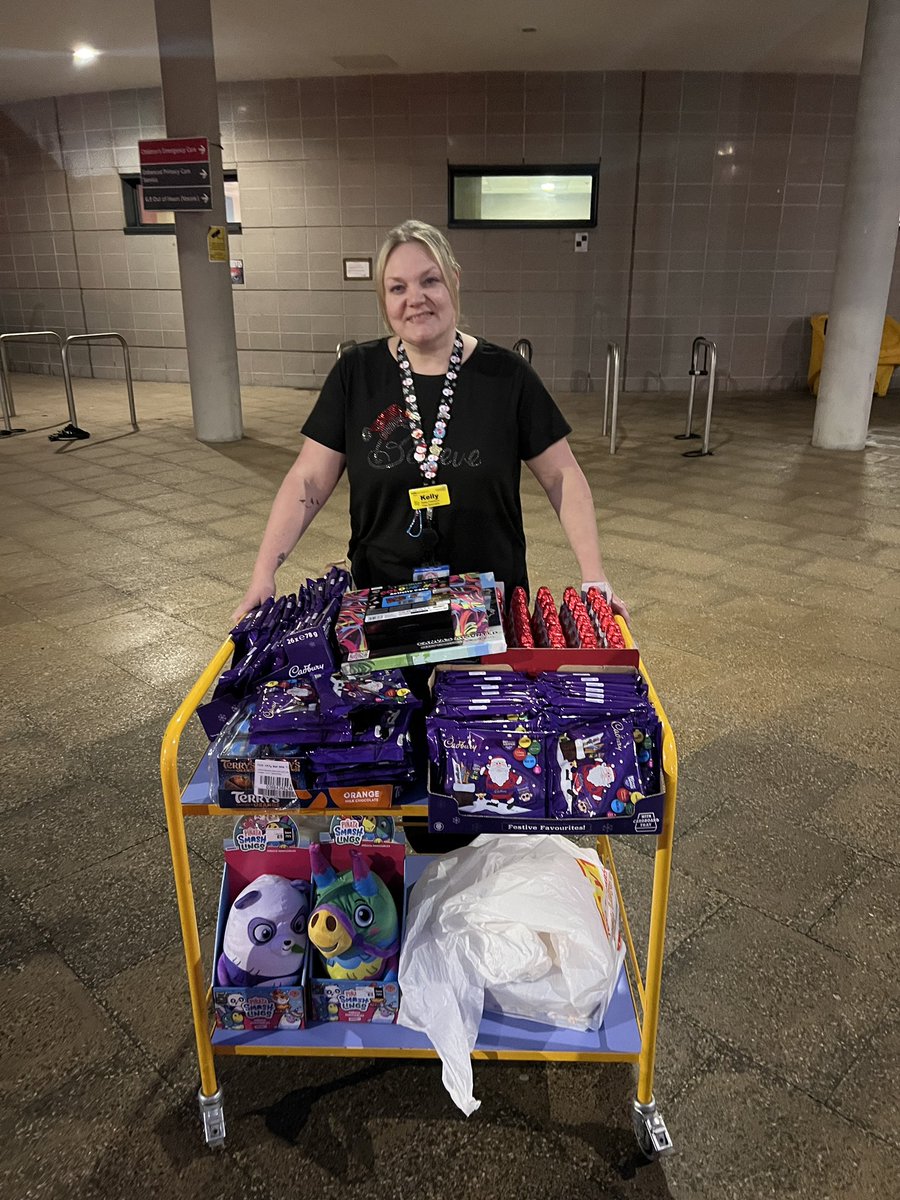 💌 𝙎𝙥𝙚𝙘𝙞𝙖𝙡 𝘿𝙚𝙡𝙞𝙫𝙚𝙧𝙮 💌

Our second delivery was for <a href="/UHNMCharity/">UHNM Charity 🏥</a>.

1️⃣1️⃣0️⃣ selection boxes and chocolate santas were delivered alongside a collection of soft toys, colouring books and sets. 

Merry Christmas to all staff and patients ❤️