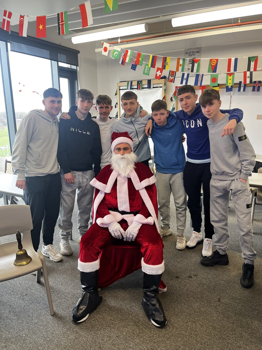 Santa has made an appearance at the last Darts Club of the year🎅🏼🎯