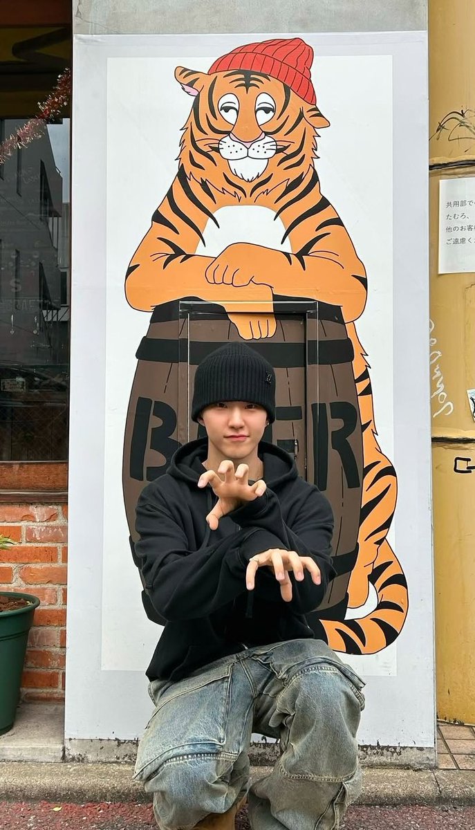 minghaocheol_'s tweet photo. of course he has a tiger pic https://t.co/JUJj8U4nso