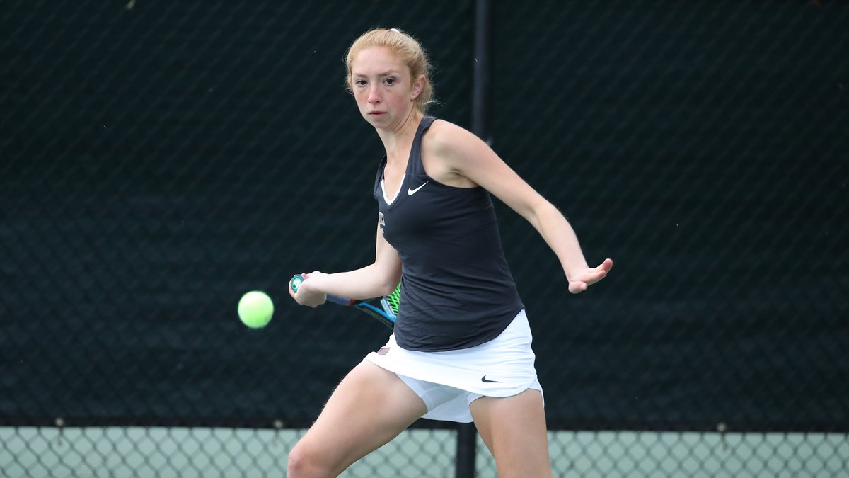 Former <a href="/BrownU_WTennis/">Brown Women's Tennis</a> 🎾 star Peri Sheinin '21 is returning to College Hill.  Find out why and learn much more about Peri on this week's Brown Bears 🐻 Podcast.  Listen 👂 here: bit.ly/4iK91tG or wherever you get your podcasts.