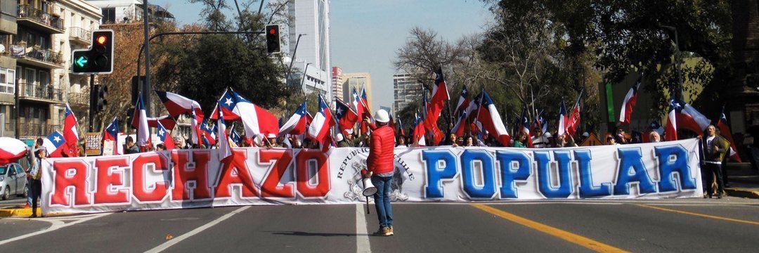 FcoMunoz_TP's tweet photo. 🔴 COMUNICADO

Muchas personas me preguntan porque hoy NO apoyo y NO creo en el @Partido_NL, la respuesta es simple:

1.- @Camille_Sigl es una aparecida, sin antigüedad en el sector y sin conocimiento político. Ella usó al TP y otros grupos del Activismo para darse a conocer. No queremos gente oportunista en nuevos proyectos políticos, ella no tiene asidero en las bases y jamás lo tendrá.

2.- El Diputado @Jou_Kaiser, no reconoce y NO valora a la gente de la calle. Representa un nicho que no conecta con la idiosincrasia del Chile real. 
Que Káiser tenga de Vice Presidenta a Camille Sigl es algo que rechazamos y genera desconfianzas. 

3.- Este año el Diputado Káiser junto a Aldo Duque y otros personajes, intentaron fallidamente dividir la convocatoria del día del Carabinero, la cual estaba organizada con meses de anticipación, días antes llamaron a otro lado, sin éxito por lo demás.

4.- El @Partido_NL no tiene proyecto País, menos un plan de Gobierno. Solo discursos de Johannes Káiser en YouTube y SinFiltros, que es un programa de operadores políticos. 

5.- Muchas personas que hoy están en el @Partido_NL pasaron con malas actitudes por el Activismo y sin pena ni gloria por el @PRChile.

6.- Que tenga muy claro el Sr @arturo_squella y cualquier operador político. La calle la conquistamos las bases y NO los partidos. Y la calle la vamos a Defender!

7.- Ya conozco los trucos de los operadores políticos, crear falsos grupos de la Sociedad Civil para intentar burdamente hacer convocatorias sin éxito. 

8.- El 2025 los Militantes de Partidos que quieran participar de las convocatorias son Bienvenidos, siempre y cuando respeten a las bases y el trabajo de casi 4 años en las calles.

9.- Cada persona está en su derecho de apoyar al candidato que estime conveniente, pero para que cualquier persona de Derecha hoy pueda pararse afuera de La Moneda a protestar, el @Equipo_Patriota arriesgo su integridad física y fue precursor de generar ese escenario. 

#MesaCentral @joseantoniokast @Cadem_cl @evelynmatthei @Cami_FloresO 
@carreragonzalo @sebaleftlibros