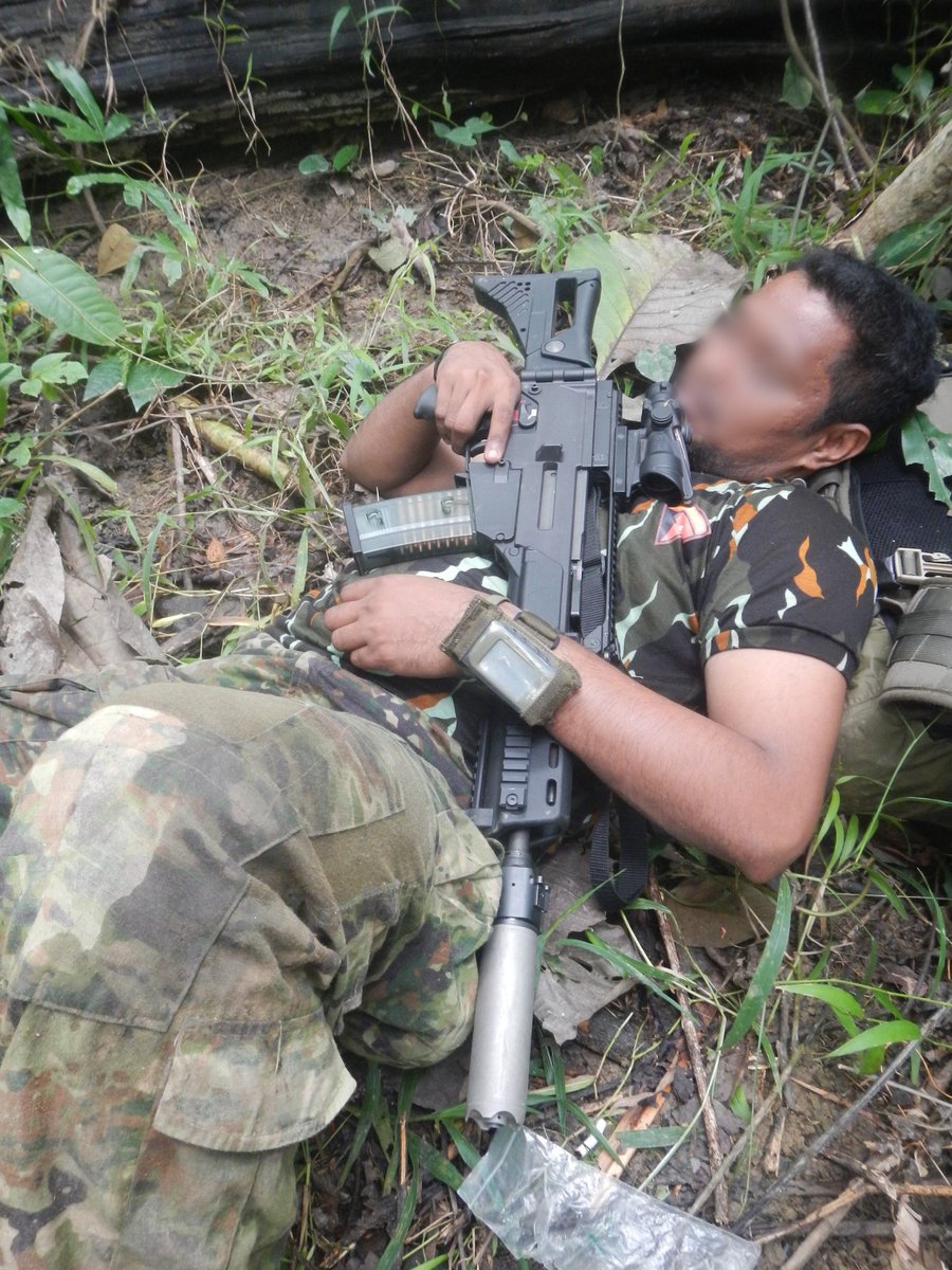 IndonesianL30's tweet photo. Hk G36 in wild poso 2015 #polisi #brimob #gegana #huntingpermit #killcapturemission https://t.co/vcVa3S5pm2