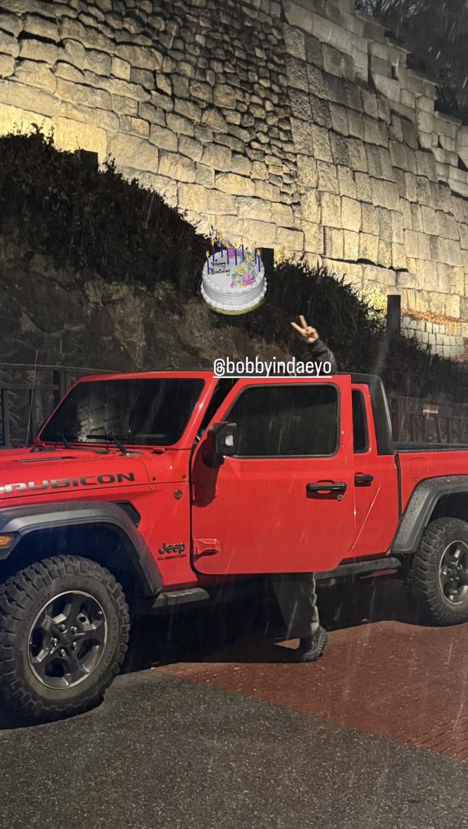 jzzzindaeyo's tweet photo. 241220 roh.jaehoon IG Story

 🎂

Bobby with red rubicon 🚘 

#BOBBY #바비 #バビ @bobbyranika https://t.co/JFT02JCGaZ