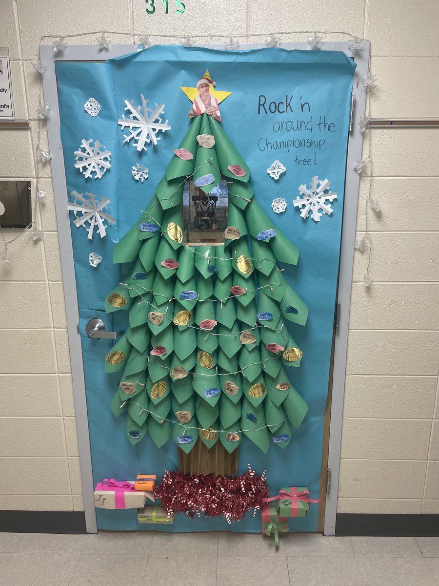 My last official entry in the door decoration contest.
