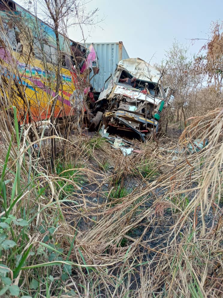 road_driving's tweet photo. #RoadSafetyunderattack

Guys please especially bus and truck drivers please be careful. Your loved ones need you alive

Kind Regards
Owuor Otet
#DerevaChungaMaisha https://t.co/oGOTo0oVdC