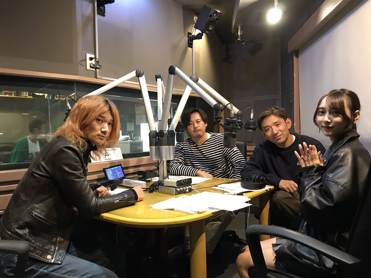 fmfujichinmoku's tweet photo. 沈黙の金曜日！今夜はスタジオにa flood of circleからボーカルの佐々木亮介さんをお迎えしています！

#沈黙の金曜日
@afoc_official @ryosukeafoc https://t.co/TeNeh8sg3m