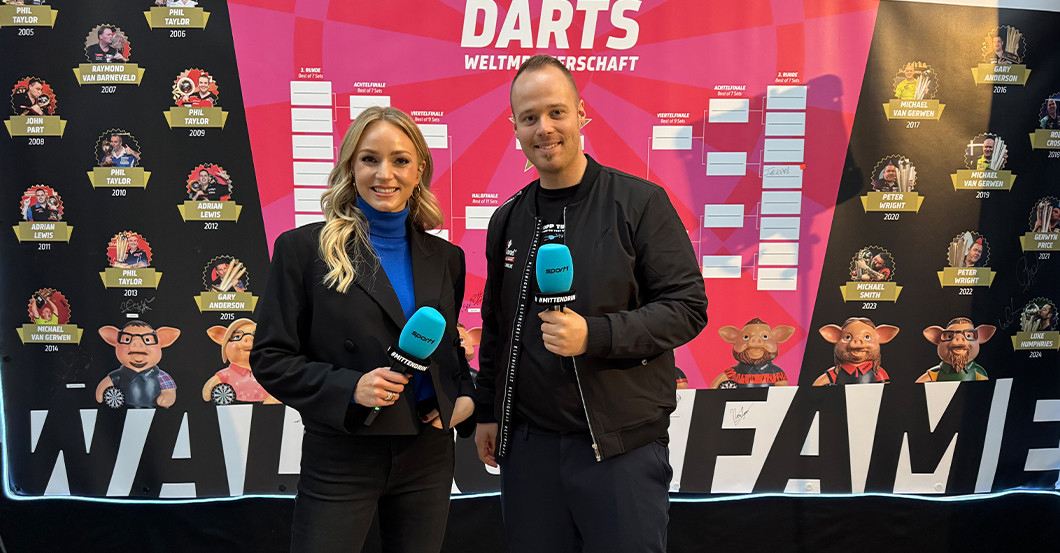 Direkt von der #DartsWM: Das <a href="/SPORT1/">SPORT1</a> „Wall of Fame“-Banner signiert von Weltmeister Luke Humphries und rund 40 weiteren Stars. Mit dem Erlös wird die Münchner <a href="/Tafel_DE/">Tafel Deutschland e.V.</a> unterstützt. 
unitedcharity.de/Auktionen/Wall…

<a href="/SPORT1_PR/">SPORT1 Public Relations</a> #darts #allypally <a href="/dartn_de/">dartn.de Dart News</a>