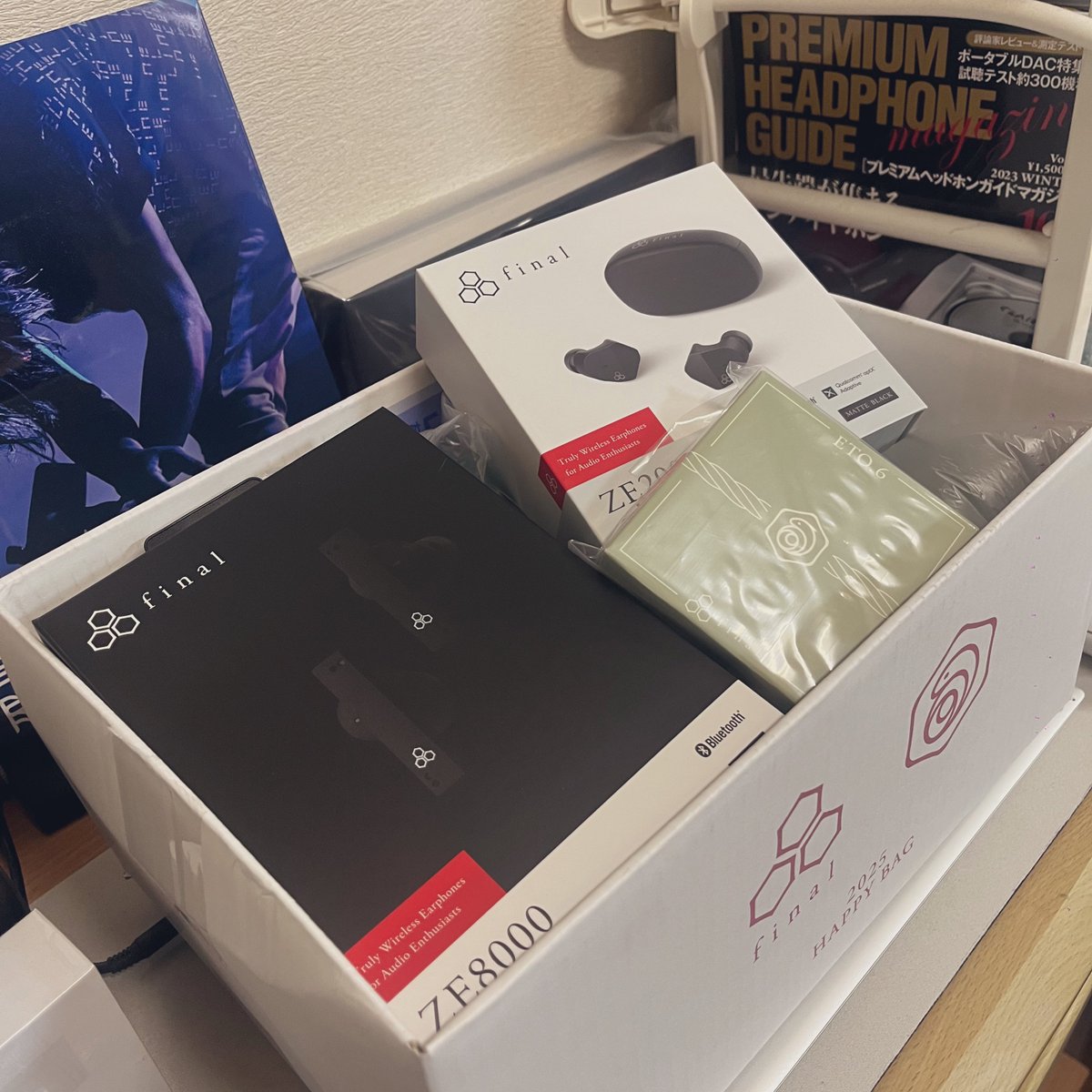 mhmeteor's tweet photo. ということでね。今年の福袋はfinalさんです。さすがにETO6は手にしておきたかった。ZE2000は初めまして✋
#final
#final_audio
#final福袋2025 https://t.co/2hsJLsyC1a