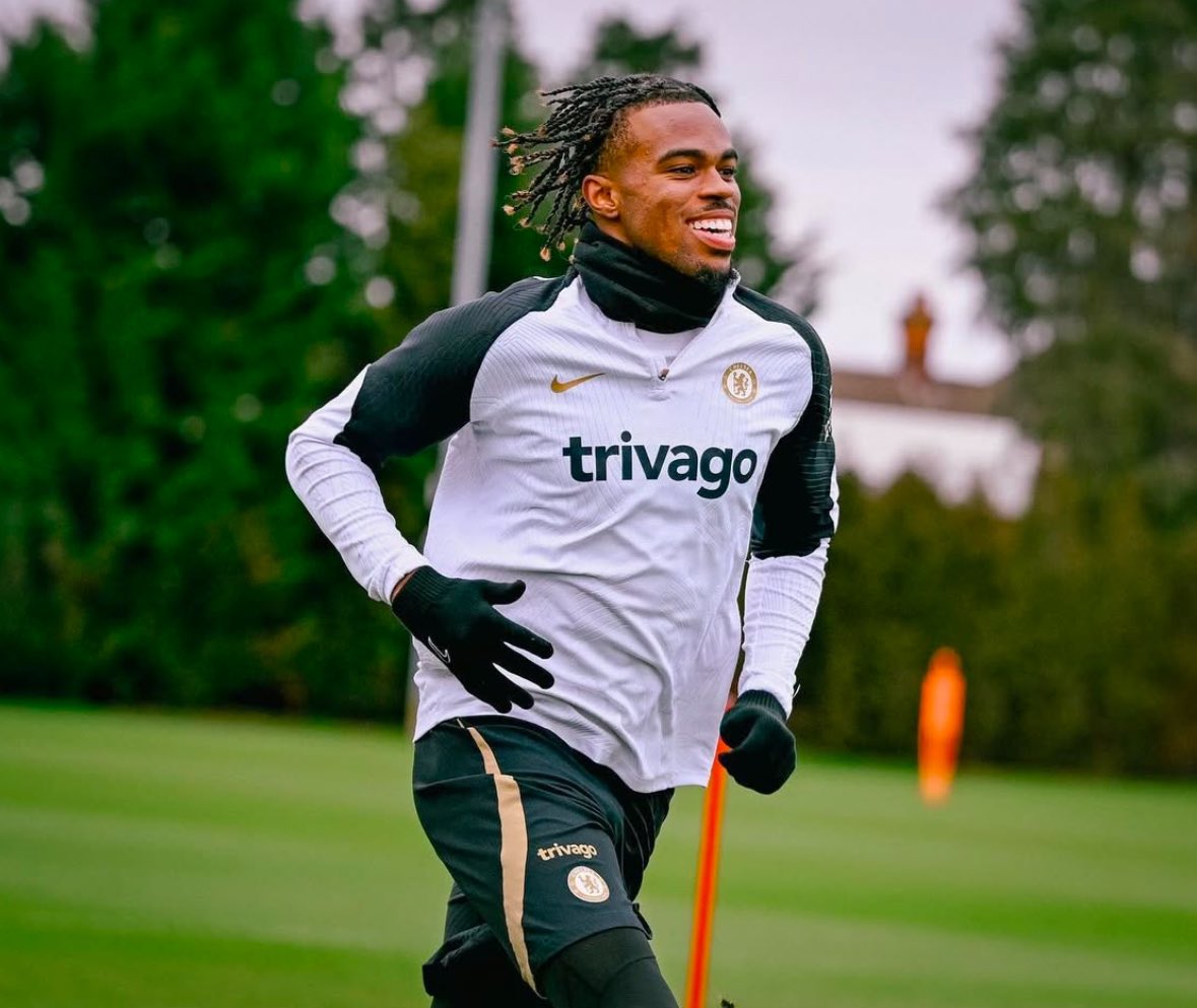 FabrizioRomano's tweet photo. 🚨🔵 Carney Chukwuemeka and Ben Chilwell are expected to leave Chelsea in January, confirms Maresca.

“There are players who didn’t play a lot with us in, like Chilwell and Carney… so probably they are the first who want to leave. We will try to find a solution”. https://t.co/z4etgV74L0