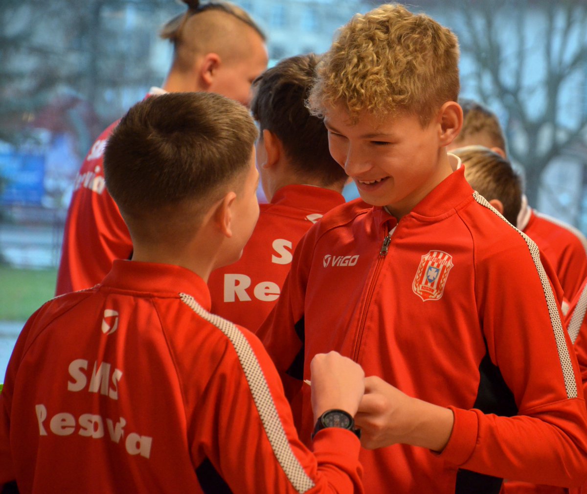 smsrzeszow's tweet photo. 🎄 𝚆𝙸𝙶𝙸𝙻𝙸𝙰 w Szkole Mistrzostwa Sportowego RESOVIA - pełna ciepła i uśmiechu 🥰

🫂 Były życzenia, śpiewanie kolęd 🎹🌠🎶, a nawet...pląsy 💃🏻😊

😋 Oraz pyszności na stołach 🐟🥧 - naliczyliśmy więcej, niż 12 potraw 👨🏻‍🍳

⬜🟥⬜🟥
#SMSRESOVIA https://t.co/NhxB6wCQ2I