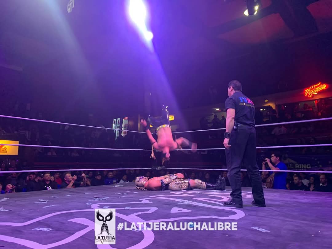 LaTijeraLucha's tweet photo. 🎶🎼 Esto es lucha, esto es lucha 🎼🎶
#IWRG se impone de forma clara y contundente a #AAA, en una gran lucha #MalaFama y #MexaBoys logran dar cuenta del #HijoDelVikingo, #LaredoKid, #OniElBendito, #GarraDeOro y #ColmilloDePlata,que a pesar de sus grandes lances y castigos fueron https://t.co/bntPcKgYhS
