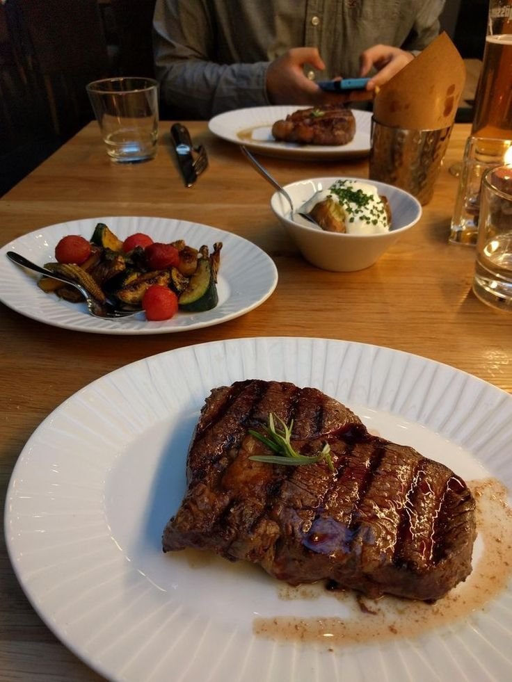 MarkYuma7879's tweet photo. Long, but productive day is over! 

Today, my colleagues and I worked hard, and now we’re relaxing over dinner at a restaurant. It’s important to find time for rest and bonding outside the office. Moments like these build team spirit and inspire new achievements! https://t.co/aA5yaeKtFc