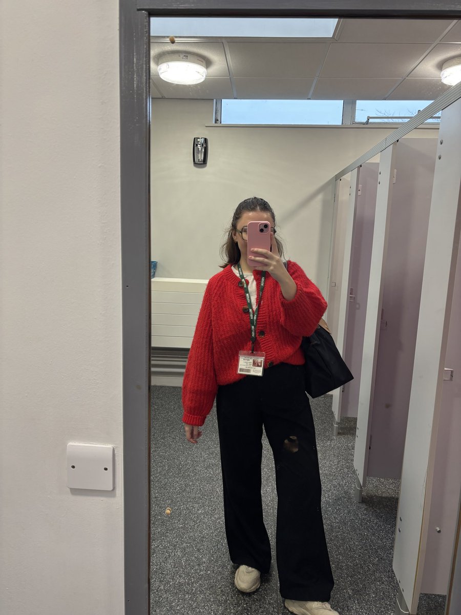 misscornelly_'s tweet photo. Very excited to share that after a few months of supply teaching, I have secured a job in a wonderful SEN school. I will be teaching a beautiful year 3/4 class as well as a year 9/10 class. I’m so happy to start this journey in January👩🏻‍🏫✏️📚#senteacher #teachertwitter https://t.co/NkCv3QXO27
