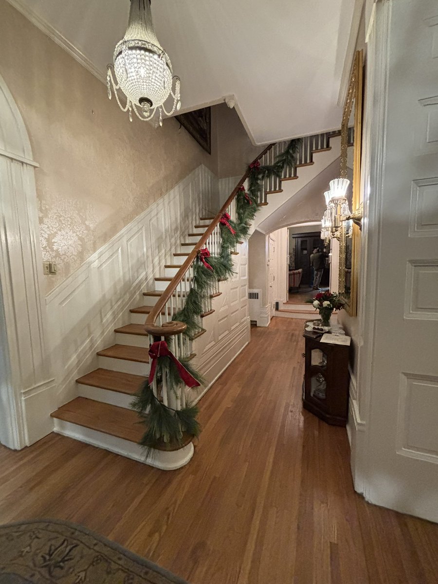 photogrl68's tweet photo. Christmas at Boxwood 
Thanks to Eric &amp; Ellen Aldridge for hosting a community open house in this beautiful BG treasure. https://t.co/RorxBmZN4V