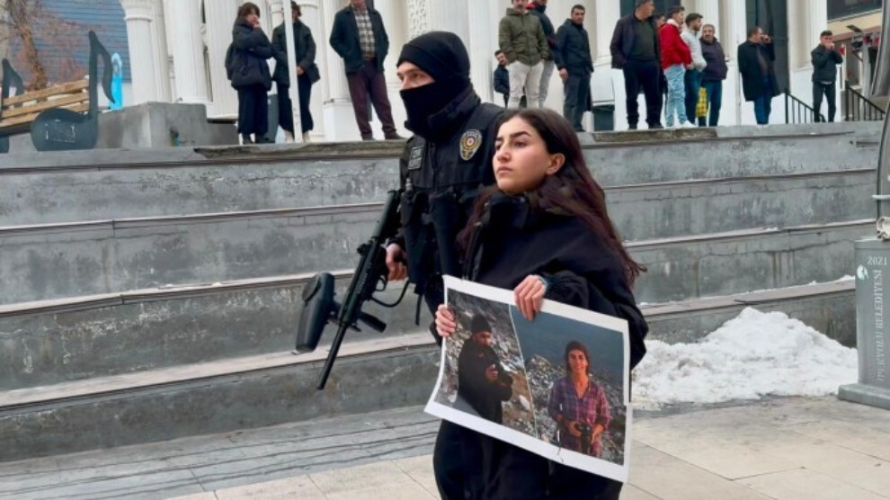 #Turkiye: Police in Van attack and detain journalists and activists protesting the killing of Kurdish journalists Jihan Belki and Nazim Dashdam in a Turkish drone strike in North Syria.

Police blockaded the street, assaulted protesters—including journalists and politicians—and
