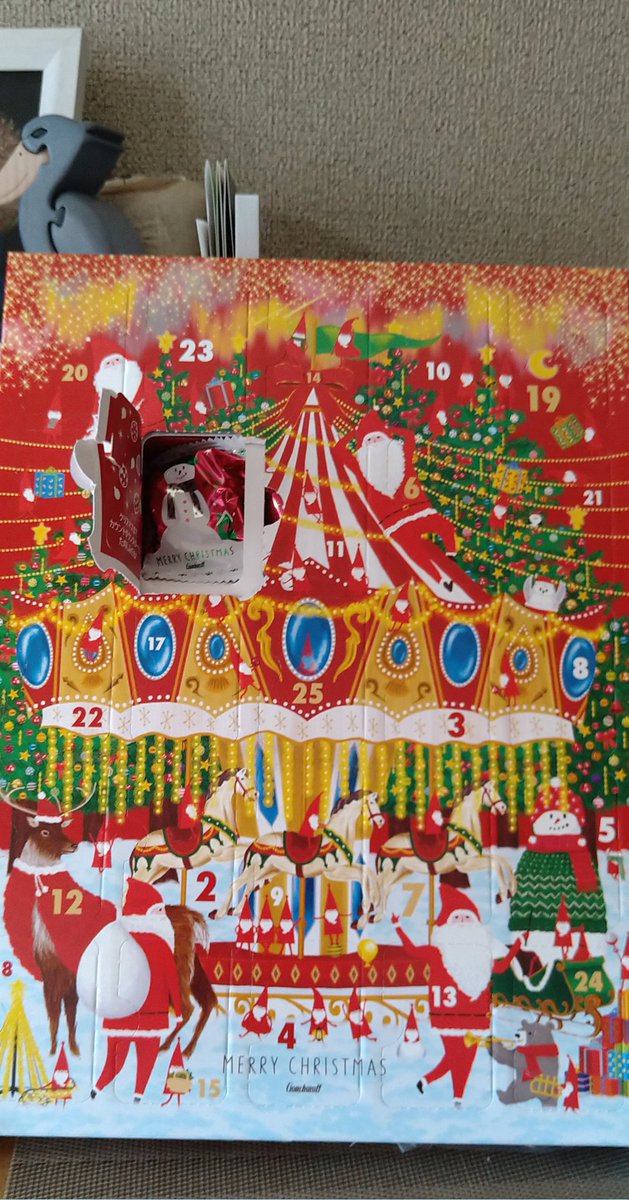 mmtorie's tweet photo. 毎年、クリスマスは「もっとクリスマスを楽しみたかった‥！」て、不完全燃焼のまま終わる。師走の忙しい時にクリスマスやるのやめない？？？？やーだーもっとクリスマスするんだやだやだ https://t.co/41NhuhLR16