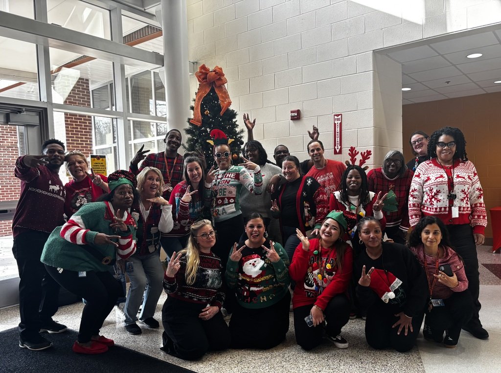 Falcons_NWMS's tweet photo. Happy Holidays from your Northwest Falcon Family! #nwms #falcons #happynewyear #happyholidays #tistheseason https://t.co/EKlC2jsDGO