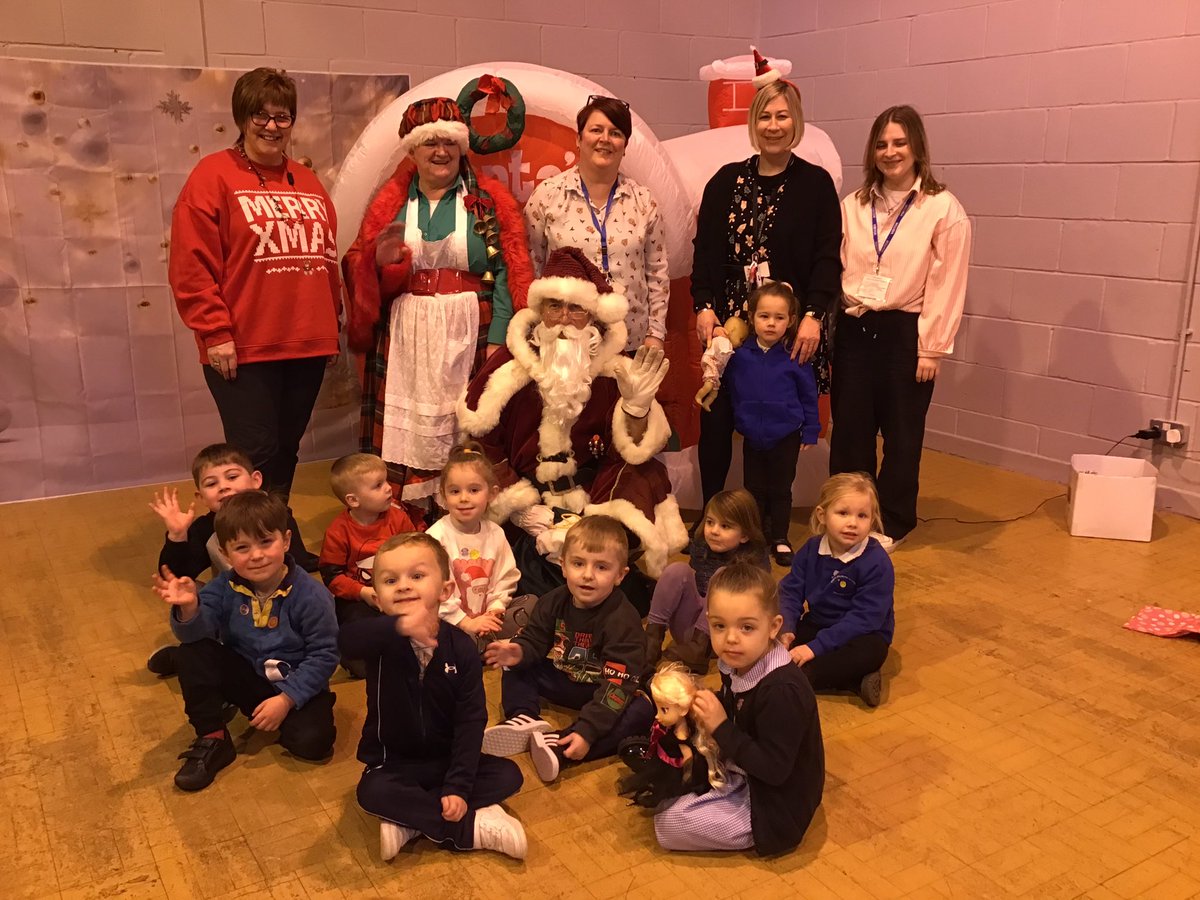 We would like to wish all our families a very Merry Christmas and a Happy New Year ! Thank you for continued  support and we look forward to welcoming you all back in the New Year! <a href="/airthprimary/">Airth Primary School</a>