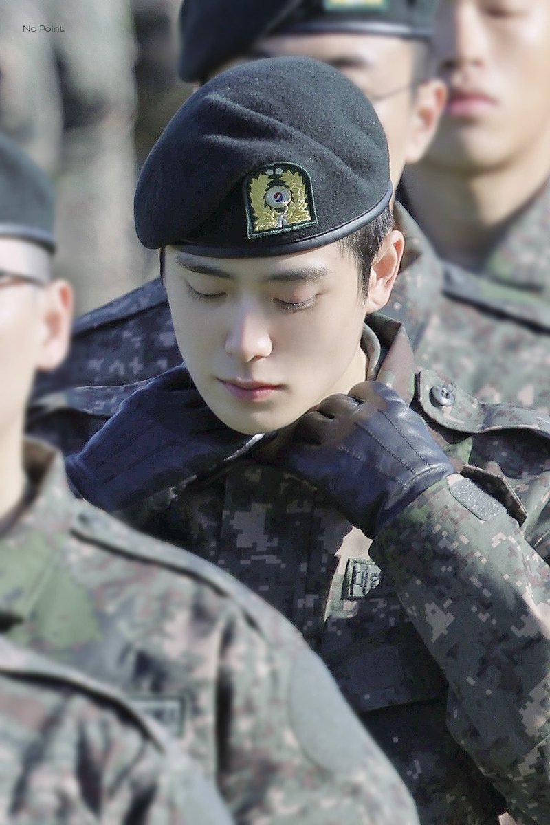 군대에서도 아름다운 미인