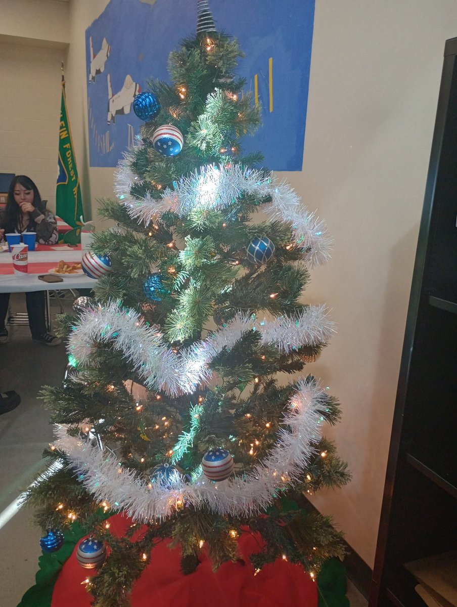12/19/24 TX-953's "Delta Flight" hosted their Christmas social for the corps. Everyone had felt the holiday spirit with the decorations, Christmas themed desserts, ornament decorating, face painting, and karaoke! 😂