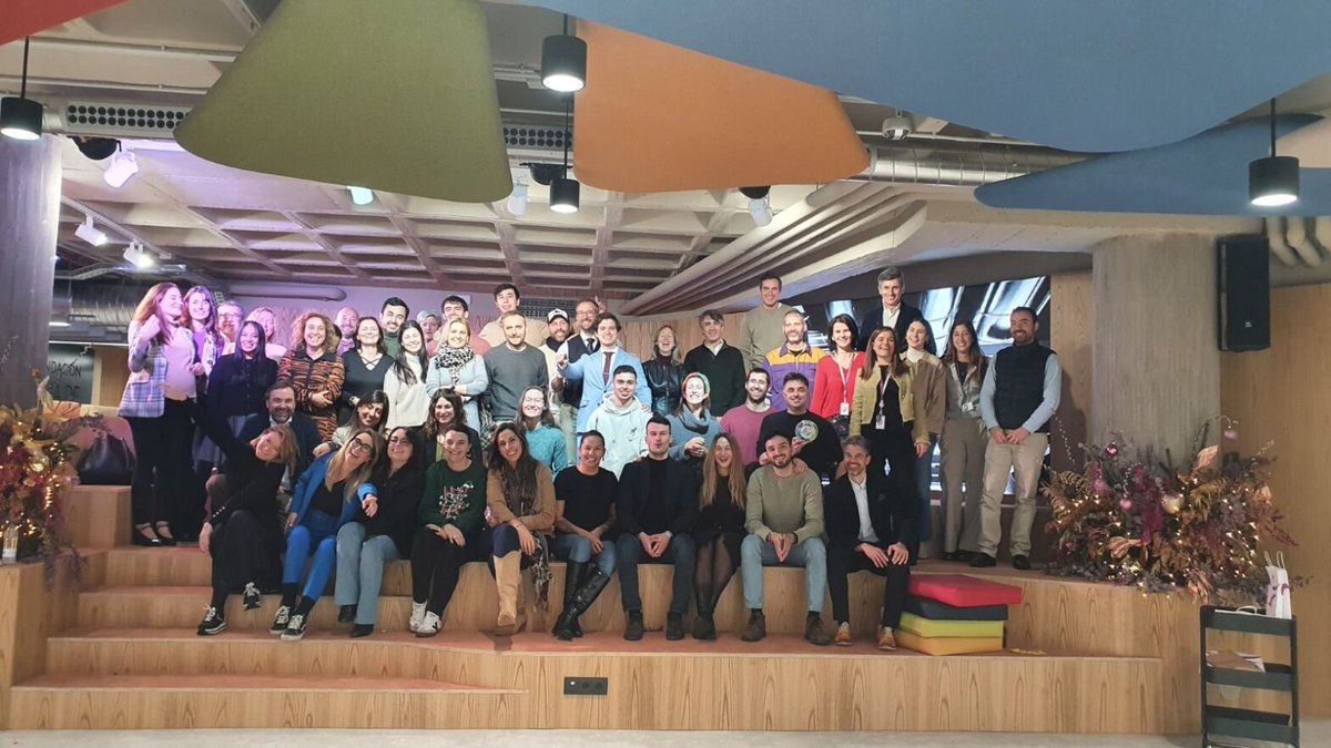 𝗖𝗼𝗹𝗲𝗰𝘁𝗶𝘃𝗼 𝗡𝗲𝘅𝗼 Por tercer año, esta gran familia formada por emprendedores, mentores y el equipo de Dinamismo Empresarial nos hemos juntado para mantener viva la llama de la colaboración y el conocimiento
¡𝗙𝗲𝗹𝗶𝗰𝗲𝘀 𝗲𝗺𝗽𝗿𝗲𝗻𝗱𝗶𝗺𝗶𝗲𝗻𝘁𝗼𝘀 𝗲𝗻 𝟮𝟬𝟮𝟱!