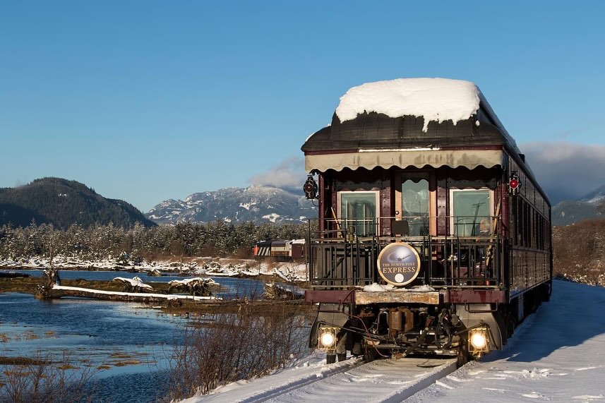 Canada's tweet photo. All aboard! The #NorthPoleExpress is departing! Grab your best holiday pajamas and go to #BritishColumbia’s #RailwayMuseum. Don't miss this immersive holiday activity, hot chocolate, cookies and cool activities at the #NorthPole. What are you waiting for? 🚃
📷visitrmbc/IG https://t.co/cEImeHFcos