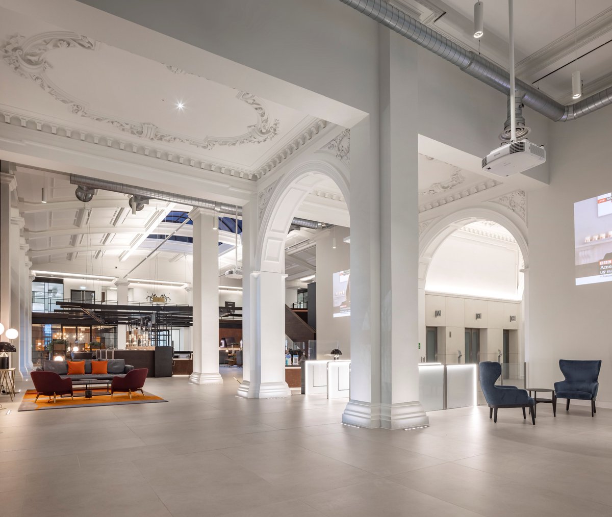 We have 24-hour security here at the Royal Liver Building  – making life a little easier for our #occupiercommunity! 📍 
 
#safeworkingenvironment #happytenants