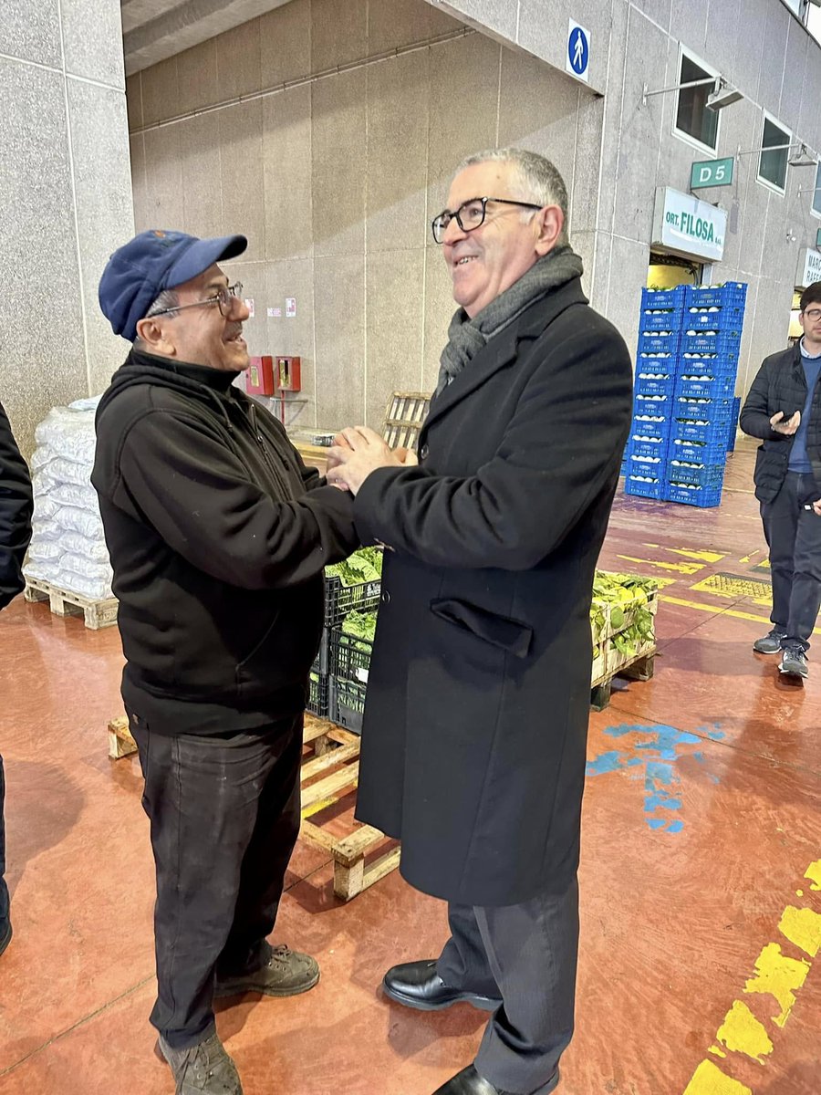 fondimof's tweet photo. Oggi al #MOF abbiamo accolto l'Arcivescovo di Gaeta, mons. Luigi Vari, che ha portato i suoi auguri di #Natale agli operatori. #Fiducia, #coraggio, #speranza e #umanità sono le parole che ha usato per la benedizione. https://t.co/QuyfJdgaD5