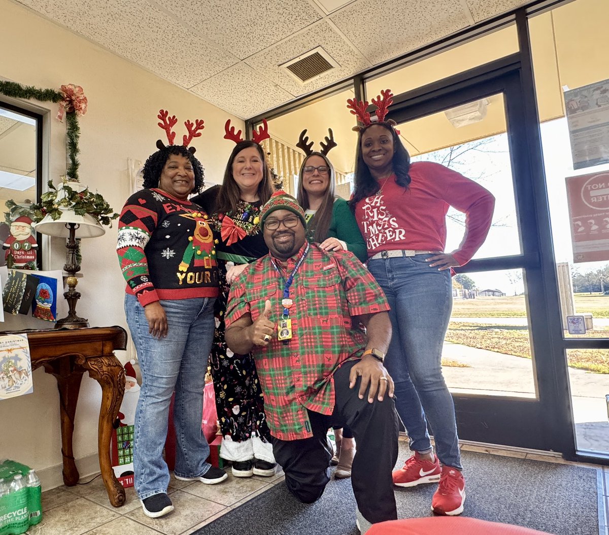 “Grateful for the opportunity to serve Christmas lunch to all 250 of our incredible employees today! Huge thanks to my amazing admin team for making it all possible—your hard work and dedication never go unnoticed. Merry Christmas to all! 🎄 #TeamWinona”