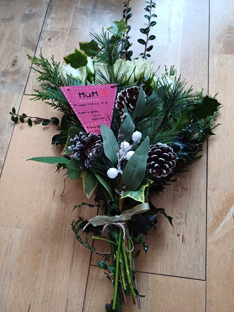 kendie's tweet image. Been to the Crem this morning to take some flowers for Mum. I prefer making my own bouquet and the greenery, holly and ivy is from my garden. My holly bush came from a cutting from the holly in Mum's garden. #rememberingmum #mymum
Miss you Mum ❤️