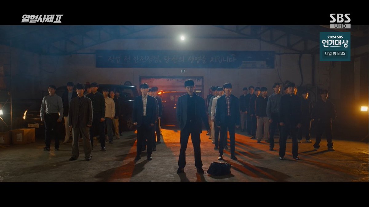 YOOAMIMI's tweet photo. the fiery priest juniors and the dean are ready to fight too xD #TheFieryPriest2Ep11 #FieryPriest2 https://t.co/WL1lytpRvE