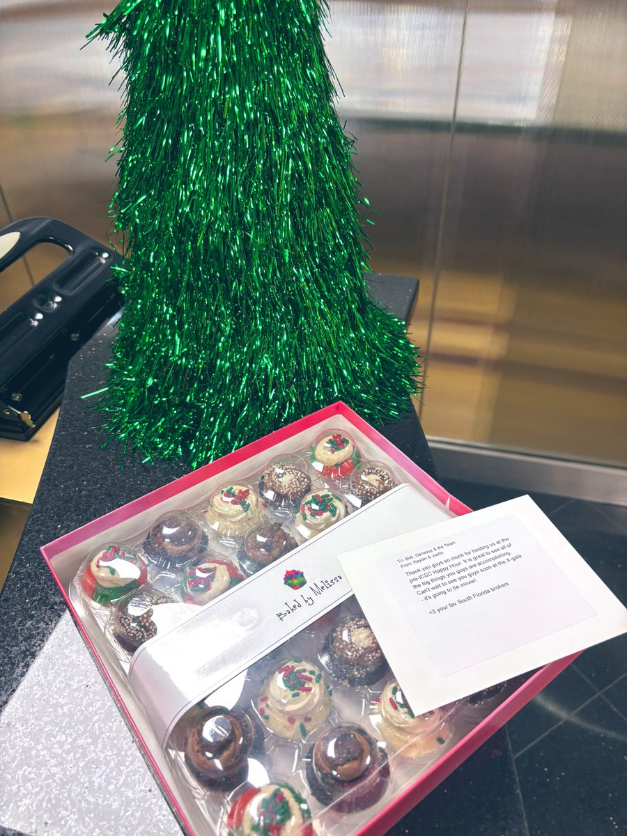 Thank you to our friends <a href="/kaylanknit/">Kaylan Knitowski</a> &amp; <a href="/jwalkCre/">Justin Walker</a> for sending an unexpected treat to the <a href="/BKRealEstateAdv/">BKREA - BK Real Estate Advisors</a> office yesterday!! 

We appreciate such a kind gesture all the way from Florida 💚