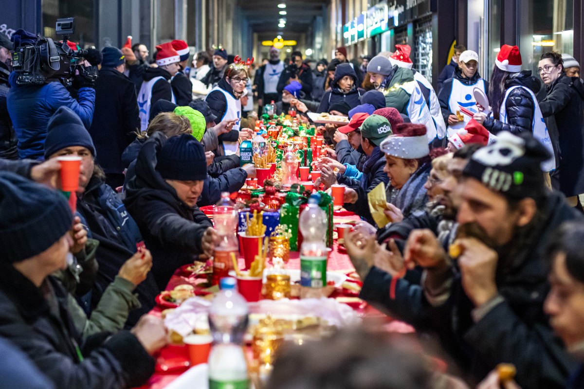 Che sia davvero Natale per tutti ✨
Ieri si è svolta la nostra tradizionale cena di Natale in strada per le persone senzatetto 🎅🎄
Visita il nostro profilo Facebook o Instagram per vedere la fotogallery completa!
#ProgettoArca #NataleSolidale #Natale2023 #SenzaDimora #Senzatetto