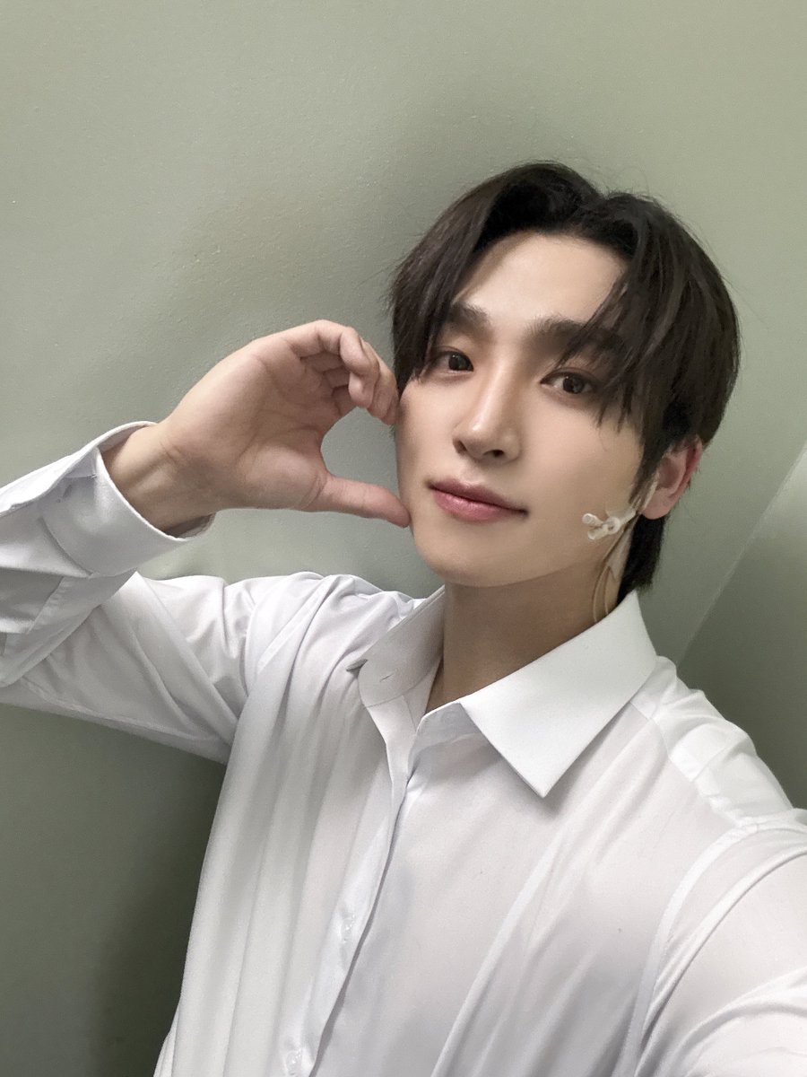 THEBOYZ_officl's tweet photo. [📸] 상연 뮤지컬 블러디 러브 4회차 완료✨ 상미트루가 찢은 오늘의 공연👍🏻 멋있다고 느껴지는 것부터가 사랑의 시작이래요🤎

#THEBOYZ #더보이즈
#SANGYEON #상연 https://t.co/iY3nR1AxoL