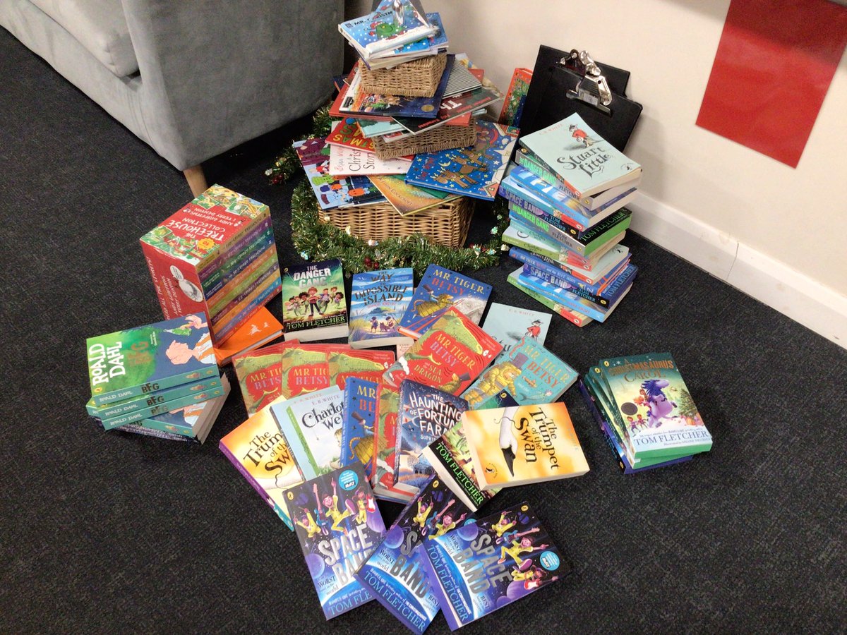 Year 3 were very lucky to receive new books for their book corners. We can’t wait to read them.🎁📔