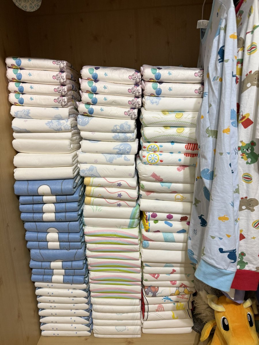 diaperlove124's tweet photo. 終於有時間整理我的布布們😍
還有可愛香香的睡衣🥵🥵
———————————⬇️
附上某次只穿浴袍去裸湯
脫掉浴袍時,被人看到我包著布布
就叫我躺在地上,腳踩在我的布布上
當下被看的一清二楚🥵🥵
很想繼續,但時間已到,工作人員進來清場 https://t.co/xTeyK6Pmq5