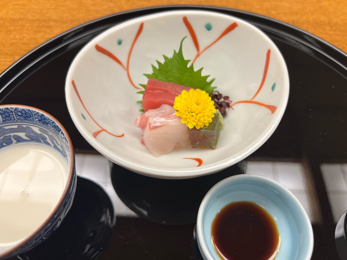 sane0826's tweet photo. お誘いいただいて、人生初の舞妓さん遊びなんて大人な事してきました。
経営者達の中に、ポツンとパンピーの僕。。。何故こうなった💧

濃厚な湯豆腐を突きつつ…舞妓さんを楽しみつつ…

緊張して味が分からなかった😱
#舞妓さん https://t.co/x4q90rkWrh