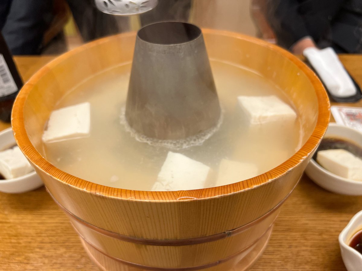 sane0826's tweet photo. お誘いいただいて、人生初の舞妓さん遊びなんて大人な事してきました。
経営者達の中に、ポツンとパンピーの僕。。。何故こうなった💧

濃厚な湯豆腐を突きつつ…舞妓さんを楽しみつつ…

緊張して味が分からなかった😱
#舞妓さん https://t.co/x4q90rkWrh