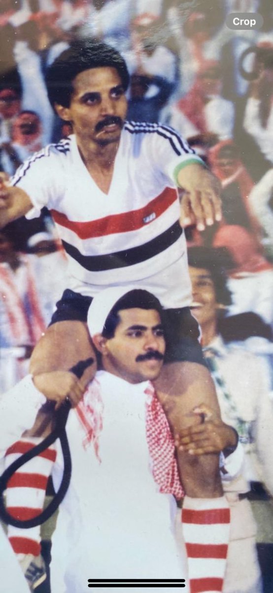 الله المستعان غفر الله لك واسكنك فسيح جناته يا ابو فهد بين حملك للكابتن العملاق ابو احمد الشيب ودفنك بهذه الصوره 40 عام في تاريخ 1406/6/19 بالمباراة الشهيرة واليوم دفانك جعلك بالجنه 1446/6/19