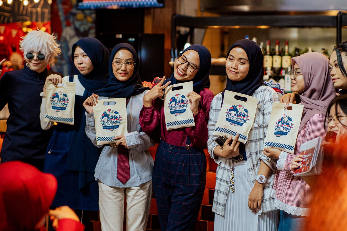 GoGePartyID's tweet photo. Big thanks to all our RSVP friends who came to join the fun activities for the event! 🎉 and Congratulations to the lucky winners who took home some awesome prizes! 🏆
We hope you had as much fun as we did—what a great day together! 💖
#GOGEPARTYID #TheStrongestDuo #DateNightWithBurgers